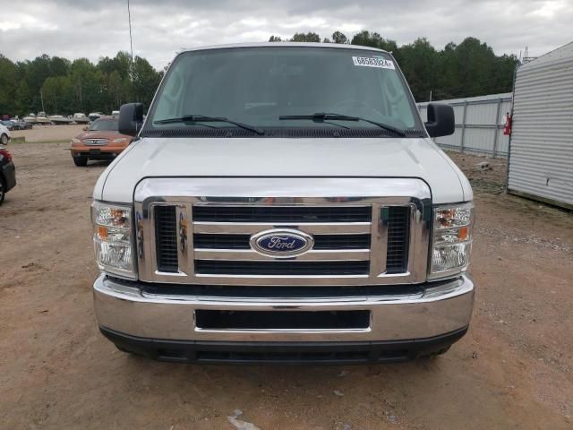 2014 Ford Econoline E350 Super Duty Wagon