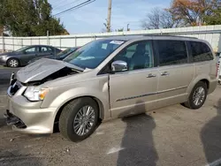 Chrysler Town & Country Touring l Vehiculos salvage en venta: 2014 Chrysler Town & Country Touring L