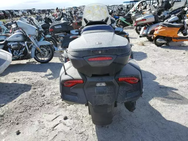 2022 Can-Am Spyder Roadster RT