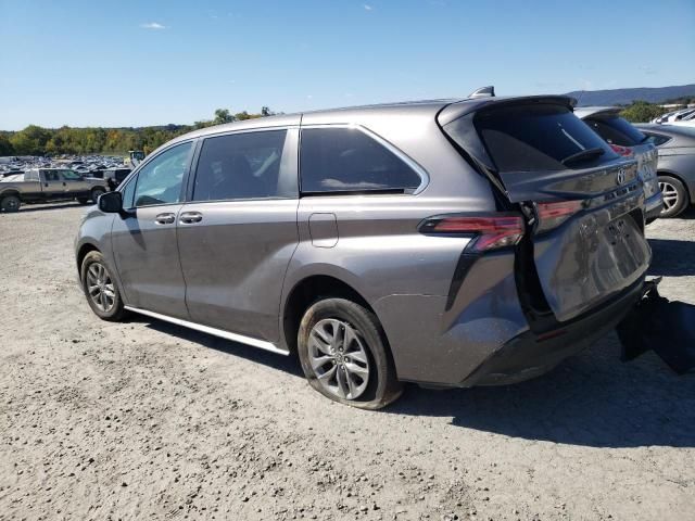 2022 Toyota Sienna LE