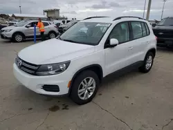 Carros dañados por inundaciones a la venta en subasta: 2016 Volkswagen Tiguan S