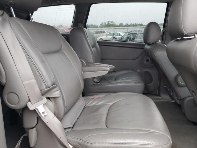 2004 Toyota Sienna CE