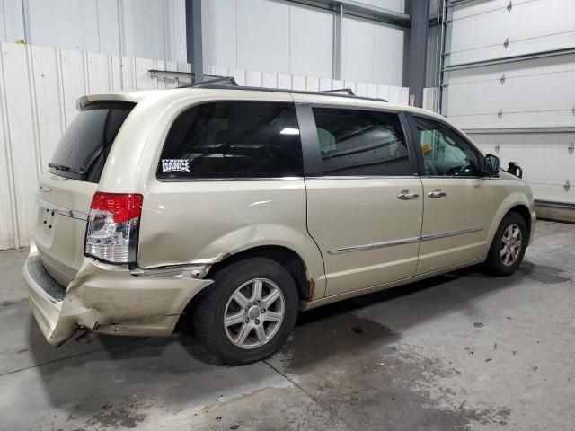 2011 Chrysler Town & Country Touring L