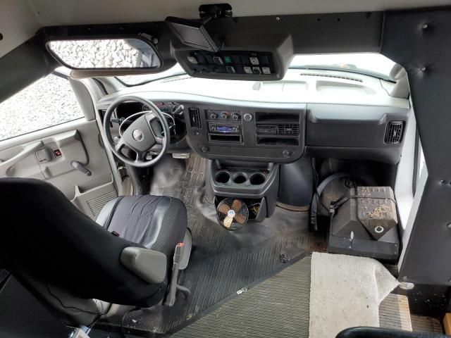 2009 GMC Savana Cutaway G3500