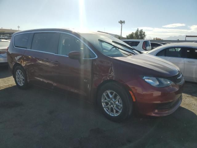 2022 Chrysler Voyager LX