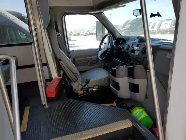 2016 Ford Econoline E450 Super Duty Cutaway Van