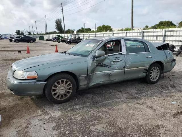 2006 Lincoln Town Car Signature