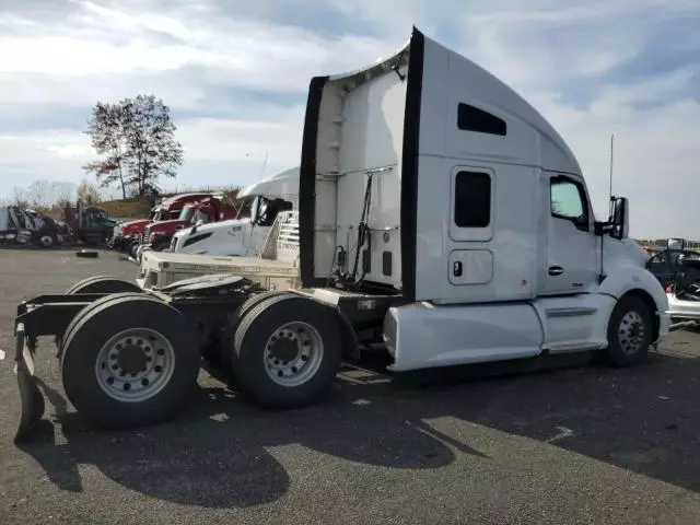 2020 Kenworth Construction T680