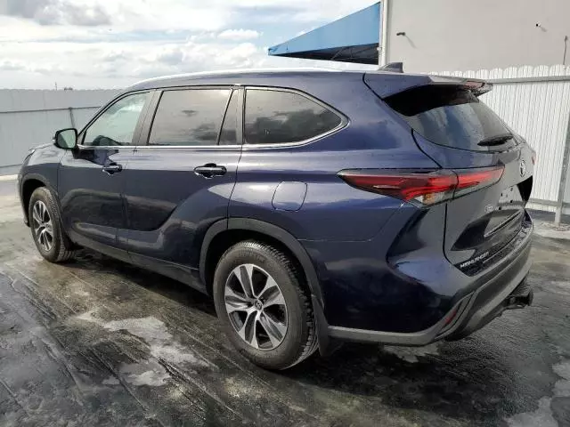 2024 Toyota Highlander LE