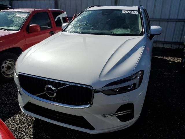 2022 Volvo XC60 B5 Momentum