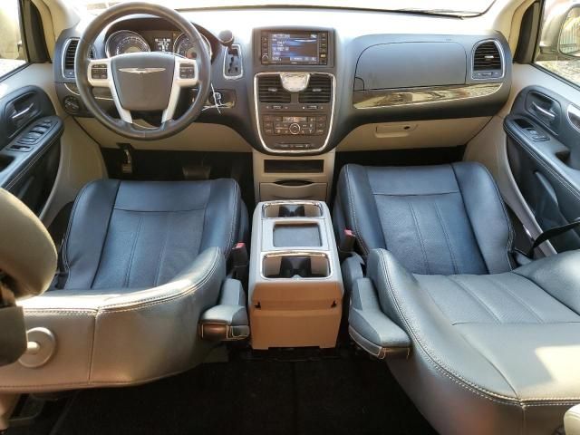 2014 Chrysler Town & Country Touring L