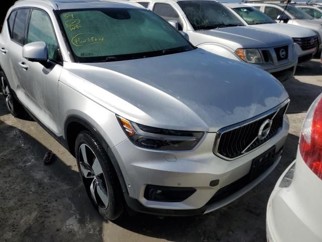 2019 Volvo XC40 T5 Momentum