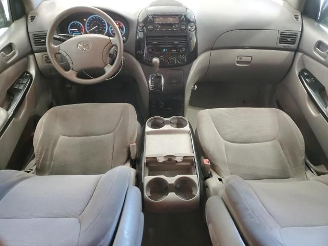 2004 Toyota Sienna CE