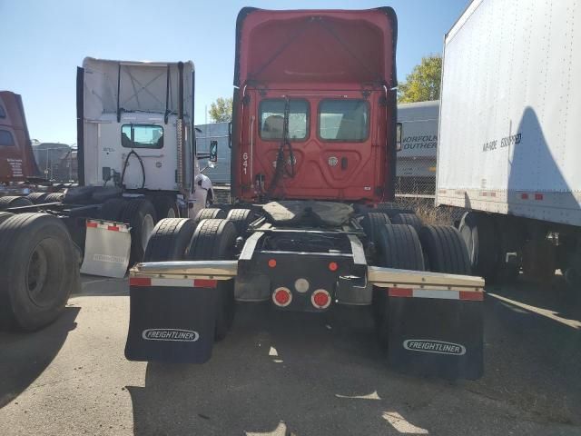 2019 Freightliner Cascadia 125