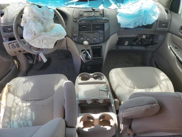 2004 Toyota Sienna CE