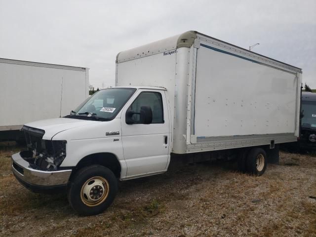 2015 Ford Econoline E450 Super Duty Cutaway Van