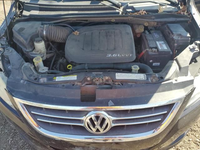 2011 Volkswagen Routan SE