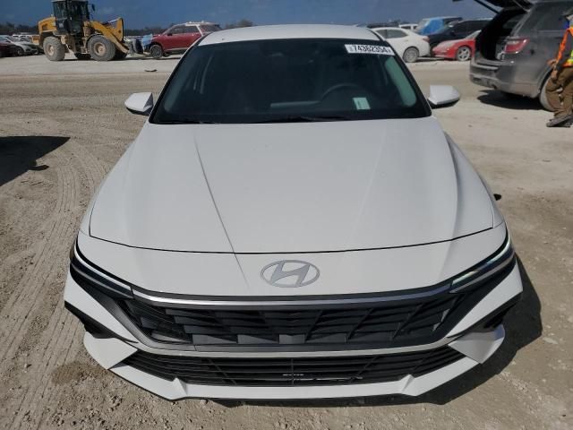 2024 Hyundai Elantra SE