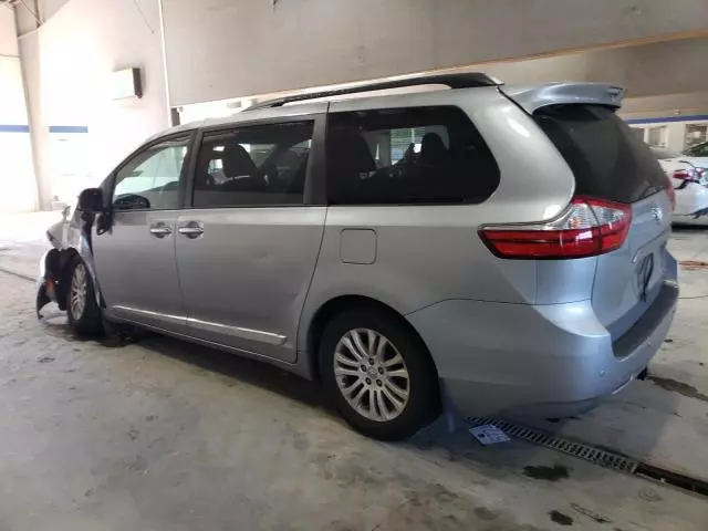 2017 Toyota Sienna XLE