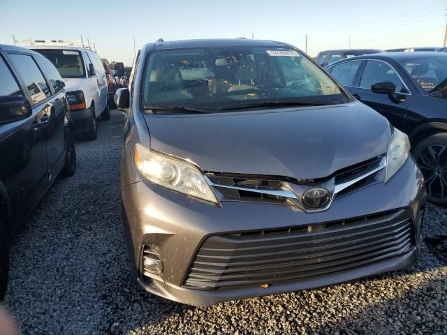 2018 Toyota Sienna XLE