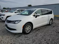 Carros salvage para piezas a la venta en subasta: 2017 Chrysler Pacifica LX