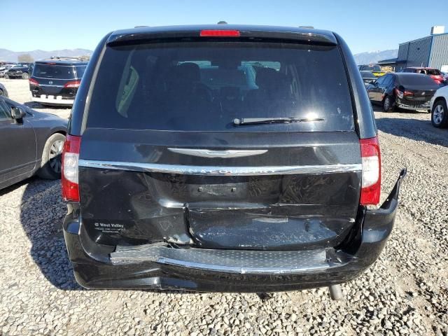 2016 Chrysler Town & Country LX