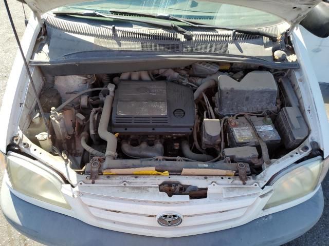 2002 Toyota Sienna CE