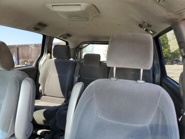 2004 Toyota Sienna CE