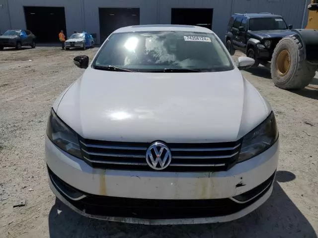 2012 Volkswagen Passat SE