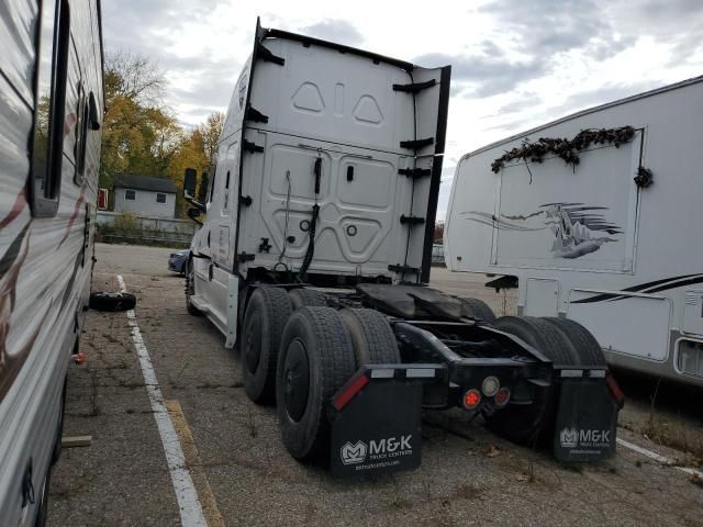 2021 Freightliner Cascadia 126