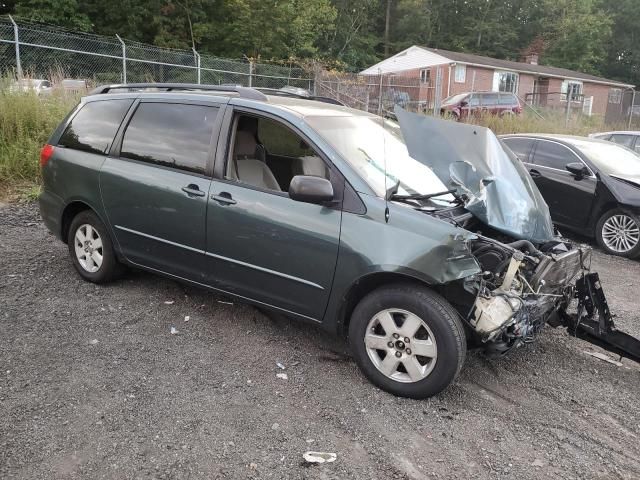 2004 Toyota Sienna CE