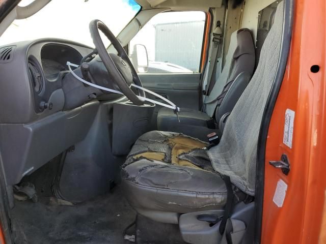 2004 Ford Econoline E350 Super Duty Cutaway Van