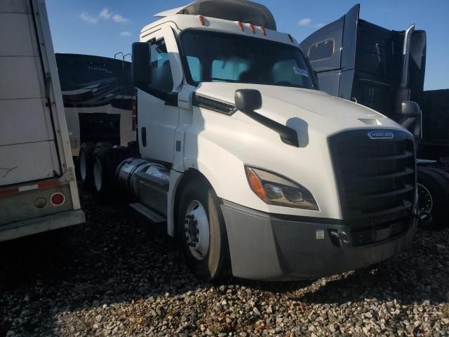 2025 Freightliner Cascadia 126