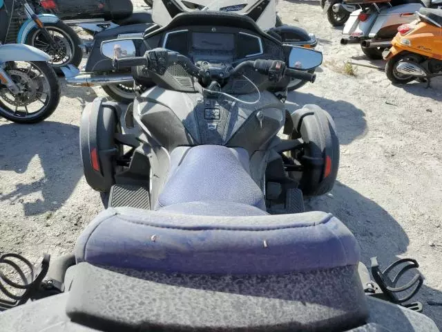 2022 Can-Am Spyder Roadster RT