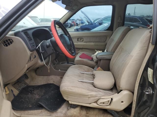 2000 Nissan Frontier Crew Cab XE