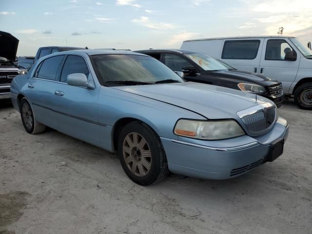 2005 Lincoln Town Car Signature Limited