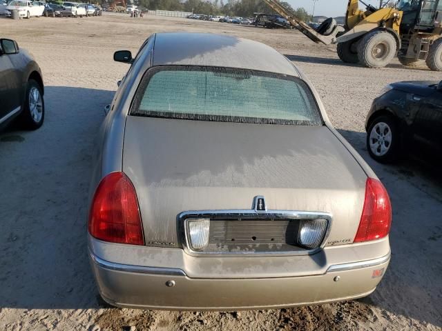 2004 Lincoln Town Car Executive