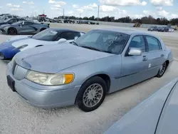 Carros salvage para piezas a la venta en subasta: 2001 Lincoln Town Car Signature