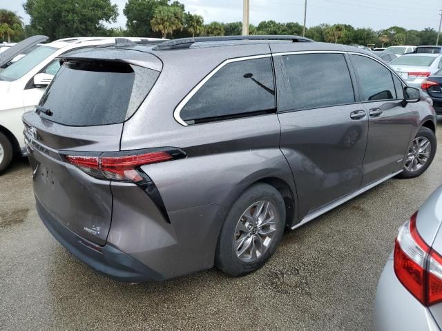 2021 Toyota Sienna LE