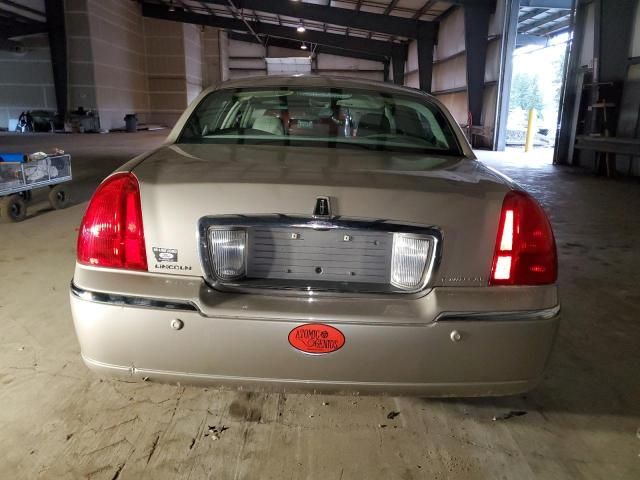 2004 Lincoln Town Car Executive