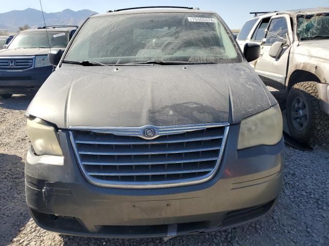 2010 Chrysler Town & Country LX