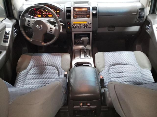 2005 Nissan Pathfinder LE