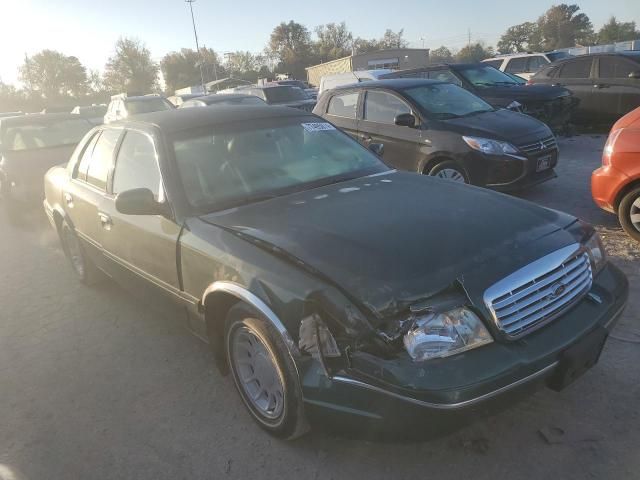 2000 Ford Crown Victoria LX