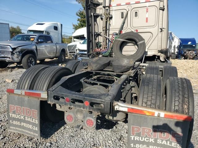 2019 Freightliner Cascadia 126