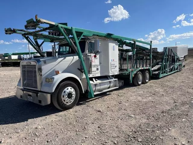 2000 Freightliner Conventional FLD120