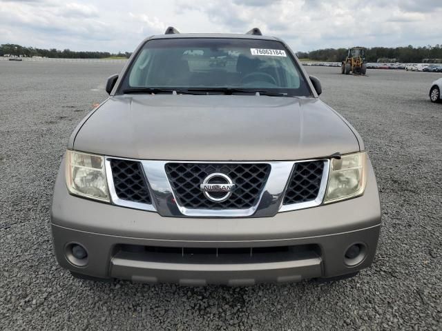 2005 Nissan Pathfinder LE