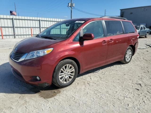 2012 Toyota Sienna XLE