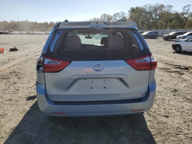 2017 Toyota Sienna XLE