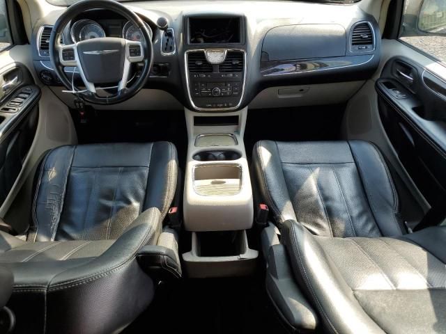 2014 Chrysler Town & Country Touring L