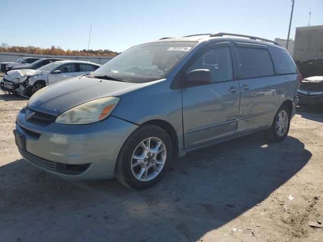 2004 Toyota Sienna LE